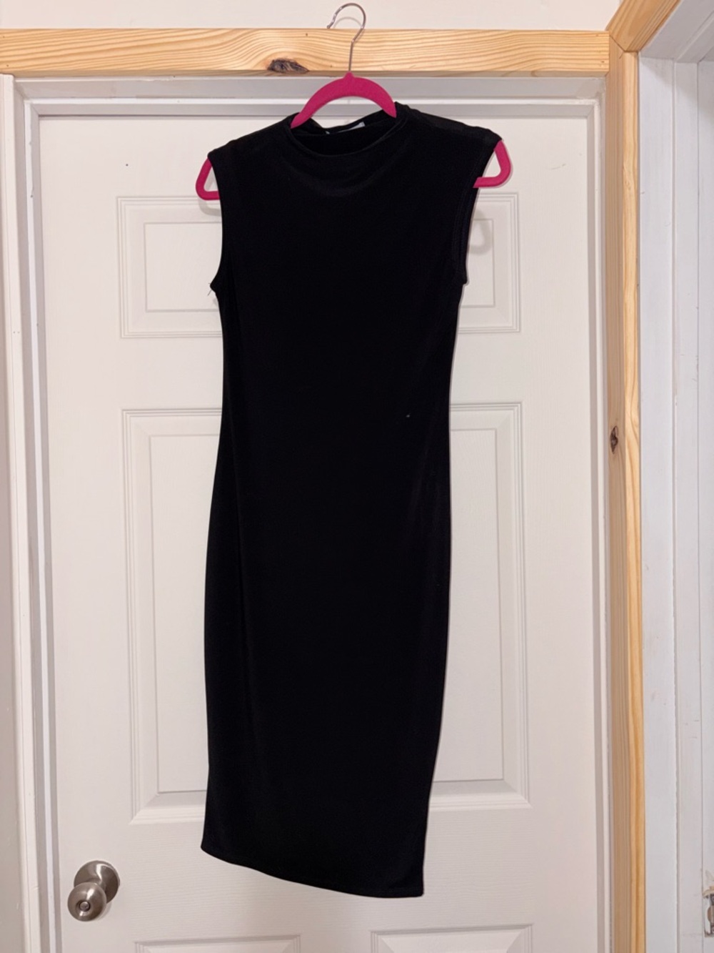 Sleek Black Sleeveless Midi Dress